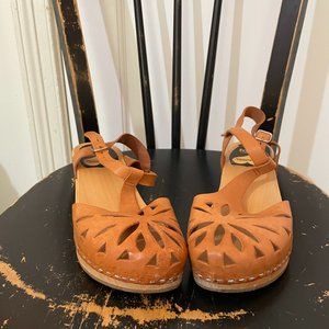Lace style Swedish Hasbeen Clogs, 39